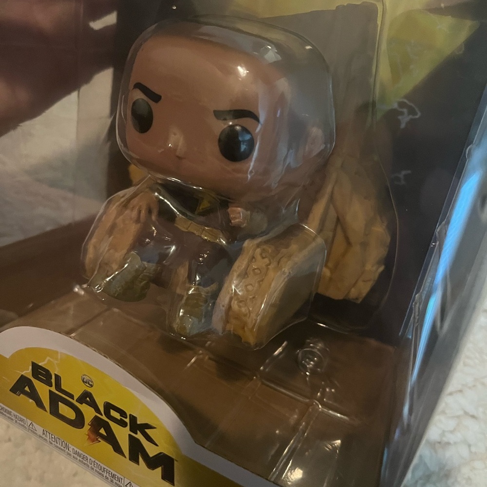 Funko Pop! Black Adam on Throne Vinyl Figure - Picture 5 of 7